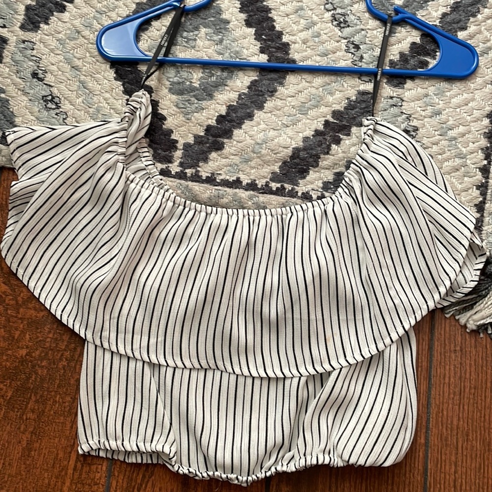 Over the shoulder crop top